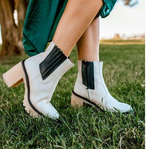 THE FREE PEOPLE JAMES CHELSEA BOOT IN WHITE 41 - Picture 1 of 9